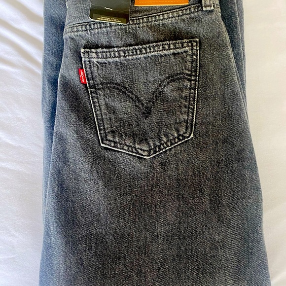 Levi’s ANKLE COLUMN SKIRT (NWT) - Picture 2 of 5